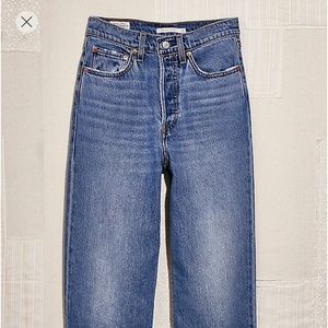 Levi's Ribcage Straight Ankle Jeans